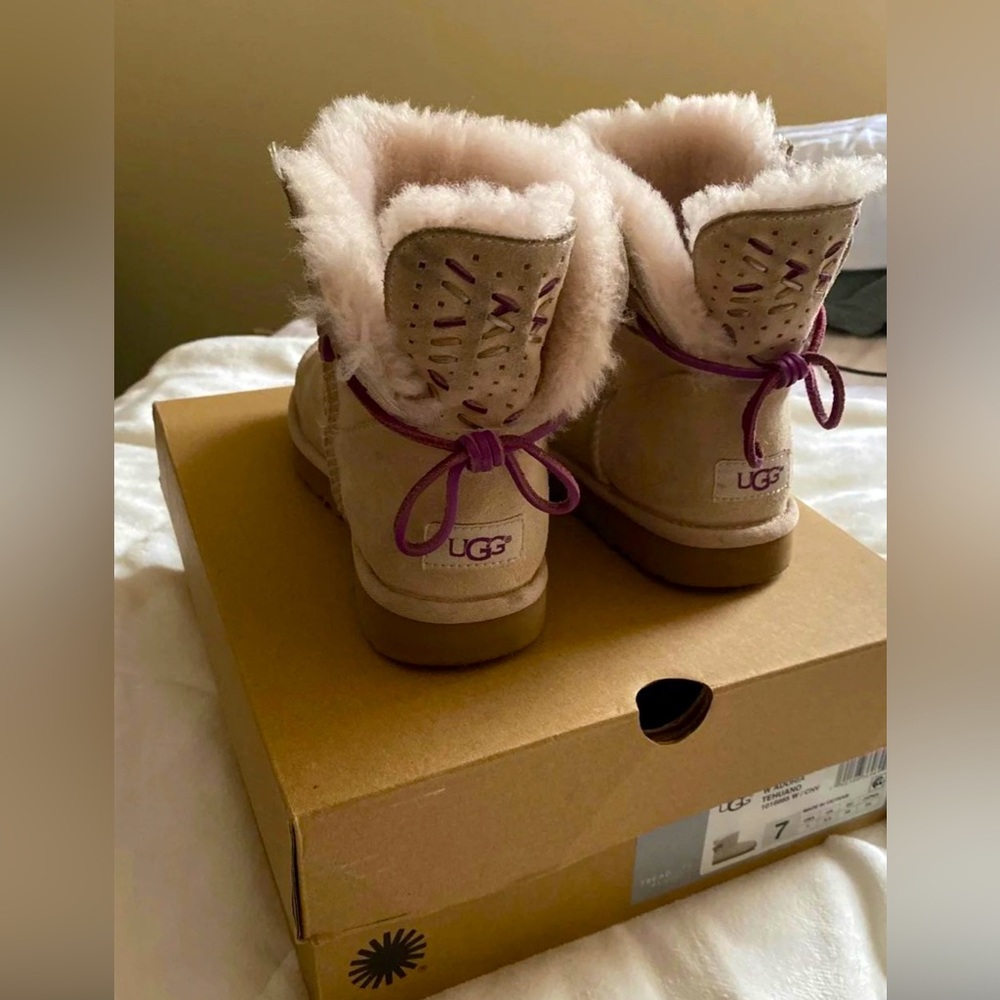 UGGS